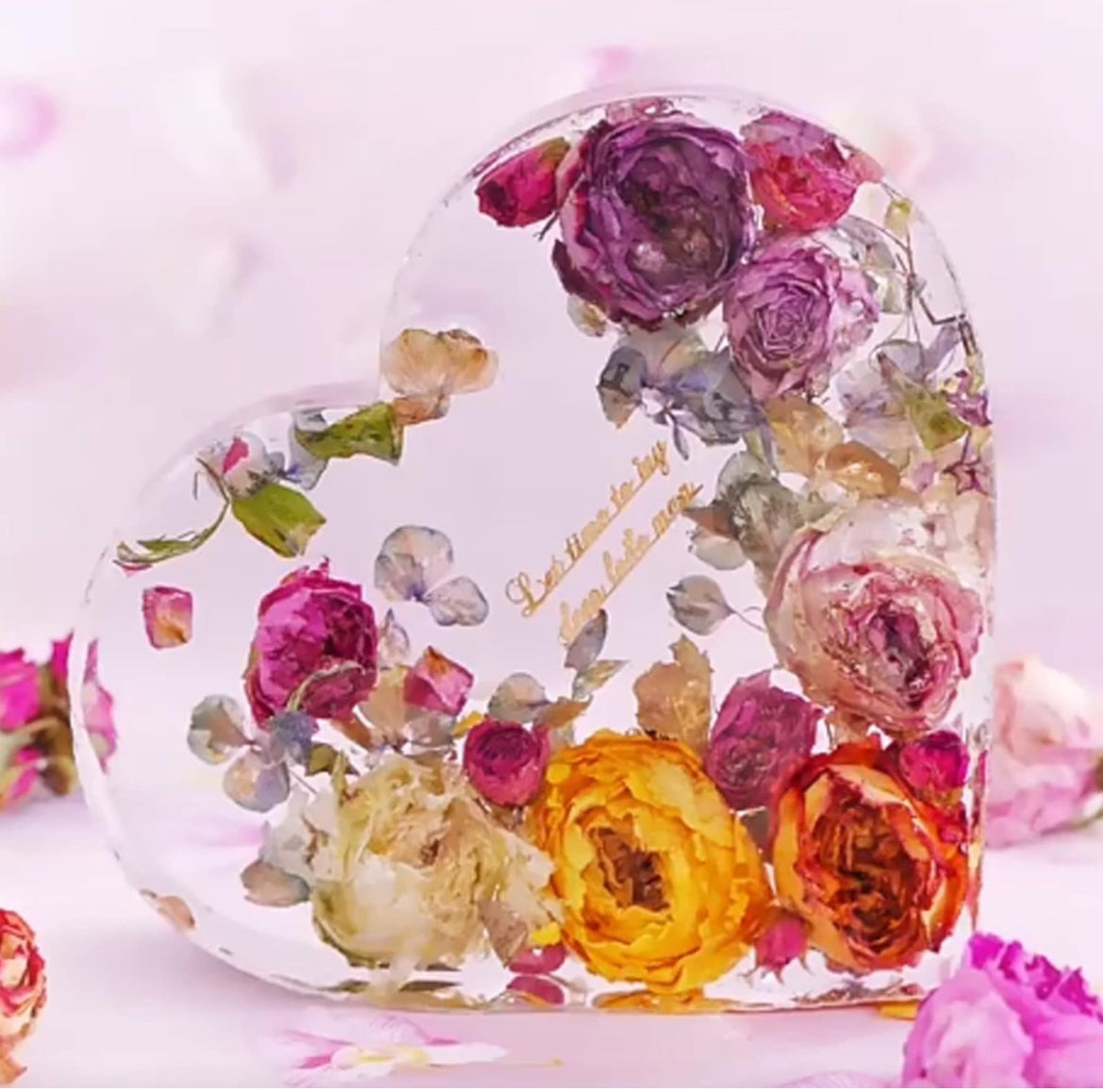 Custom Bouquet Preservation in Heart-Shaped Resin Block – 8.3" x 7.3" x 2" ❤️✨- 3D Flower preservation