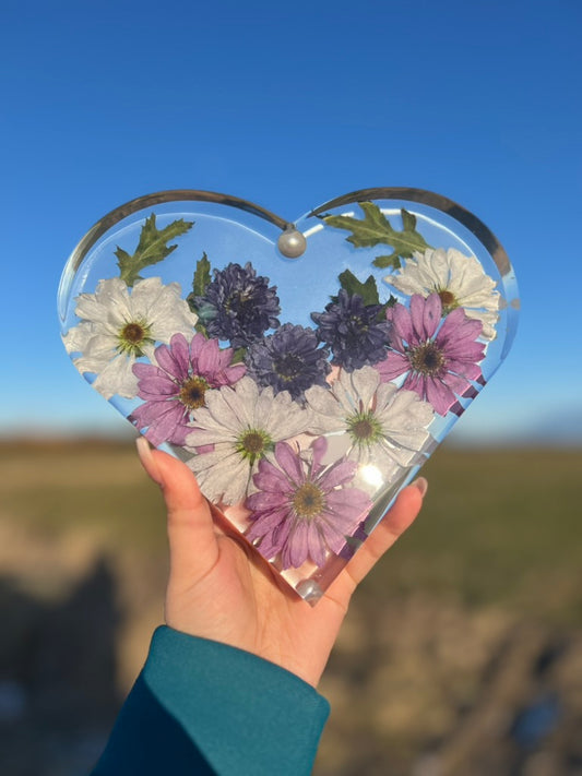 Custom Bouquet Preservation in Heart-Shaped Resin Block – 8.3" x 7.3" x 2" ❤️✨- 3D Flower preservation