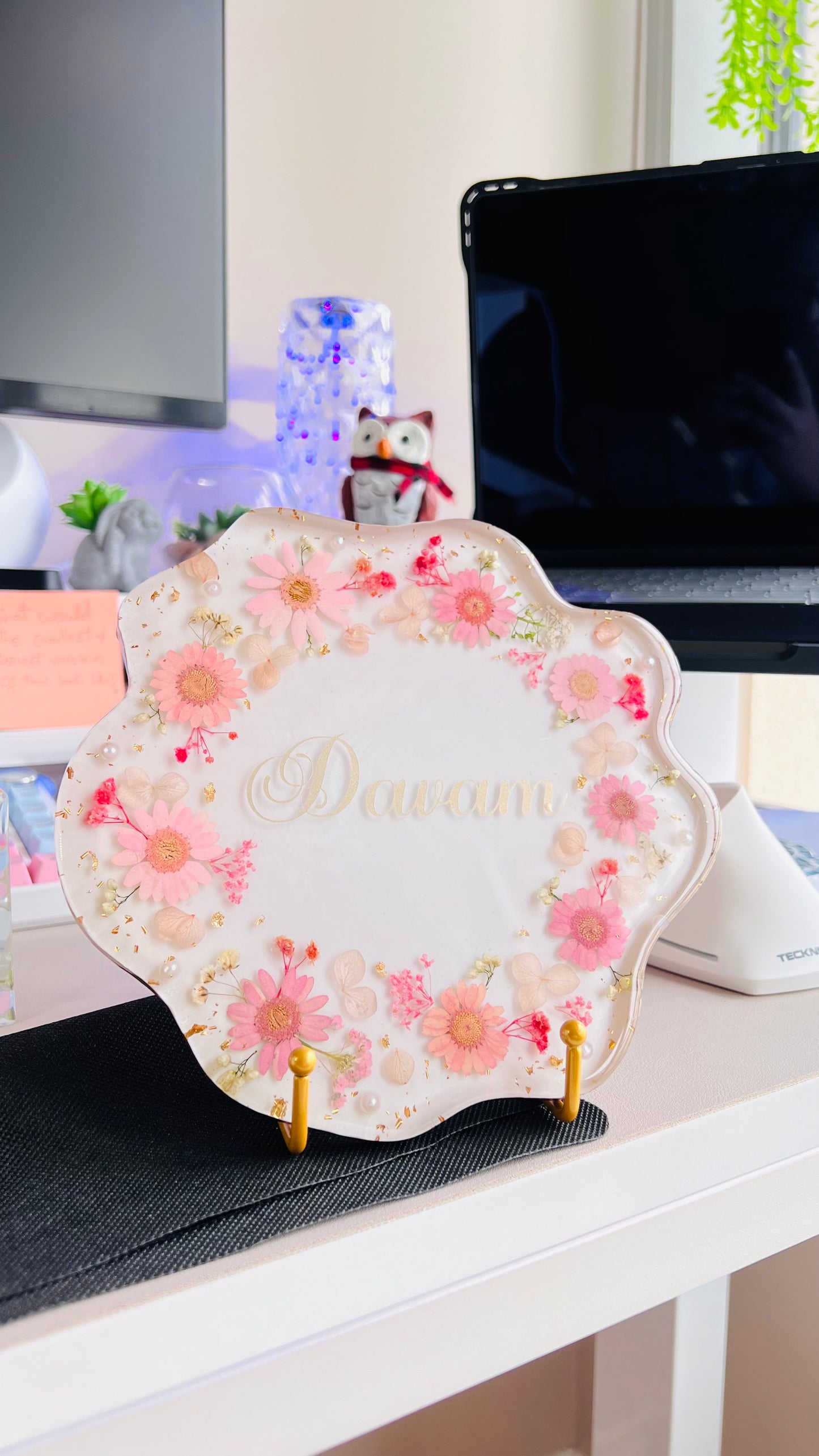 Custom Flower Preservation Frame – 6-7 Inch with Gold Metal Stand