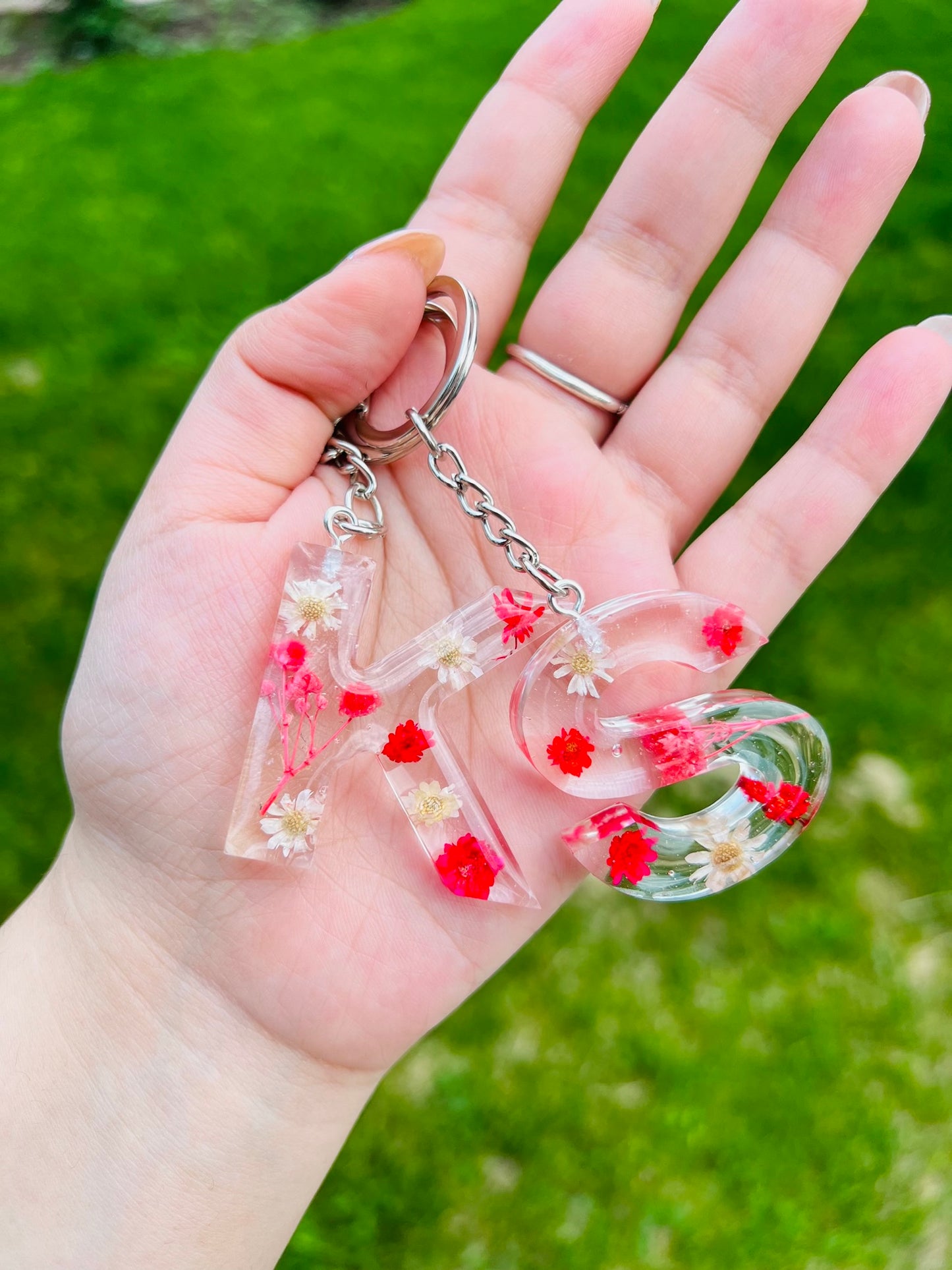 Personalized Letter Keychain – Made with Real Dried Flowers