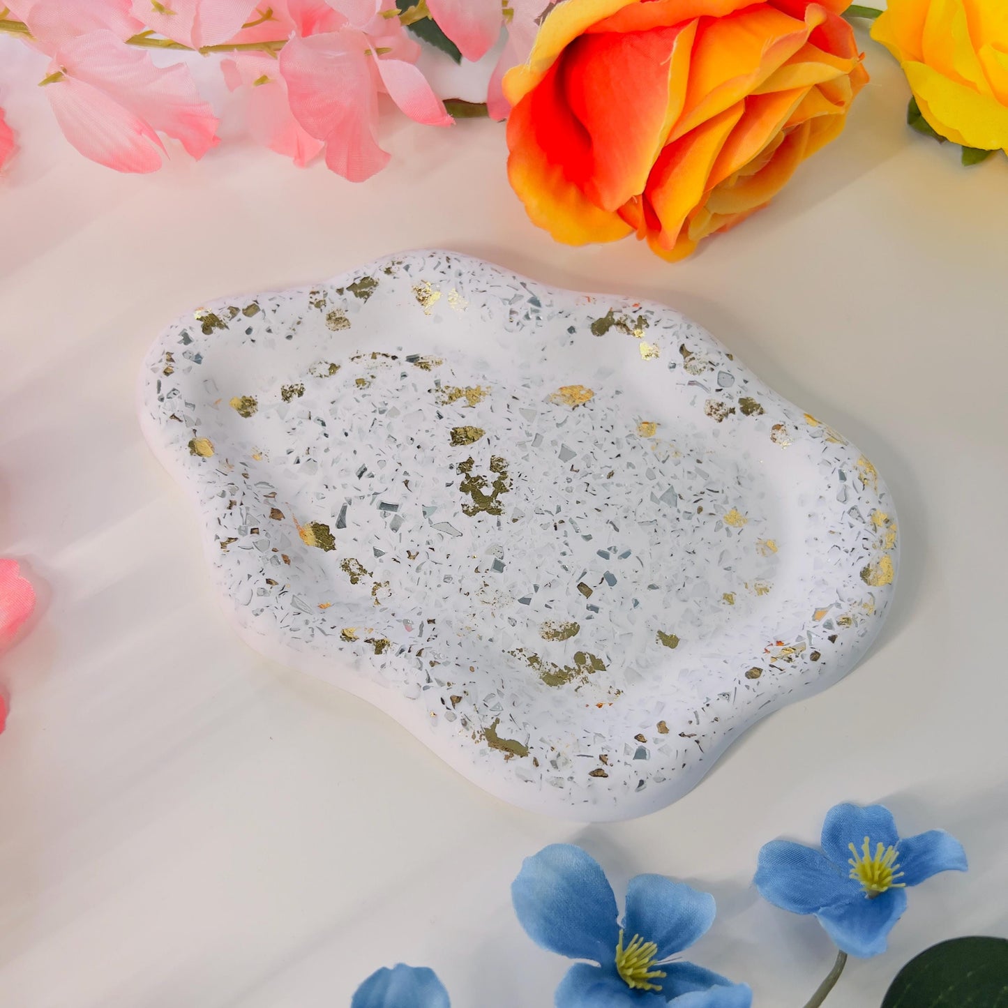 Handmade Eco-Resin Decor: Heart-Shaped Candle Stand Set , Leaf Trinket Trays, Cloud-Shaped Tray with White & Gold Foil Accents