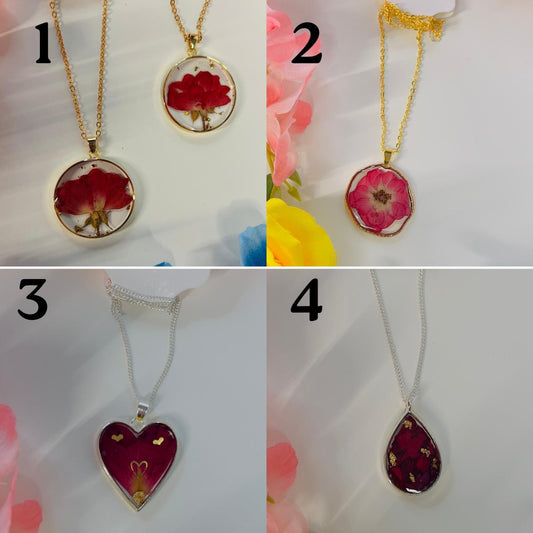 Handmade Resin Flower Necklace – Real Pressed Flowers & Gold Foil | Unique Botanical Jewelry | Floral Pendant Gift for Her