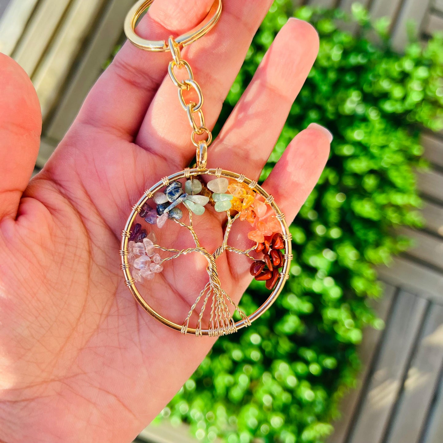 Colorful Golden Iron Wire Tree of Life Keychain – A Perfect Gift Adorned with Multi-Colored Stones
